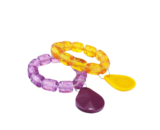 Intelligent lock bead chain drop cards in hand